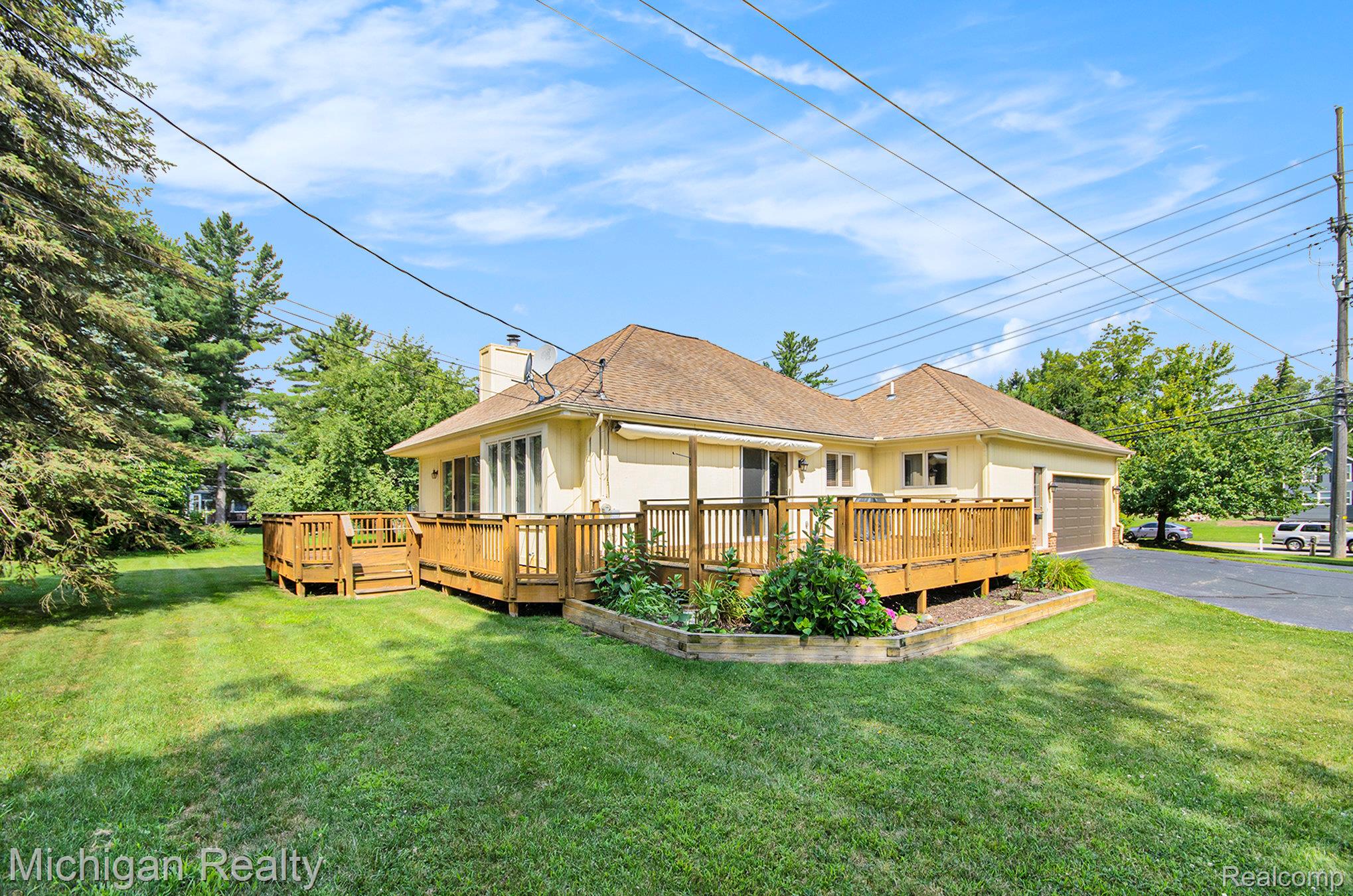 3531 E COMMERCE Road