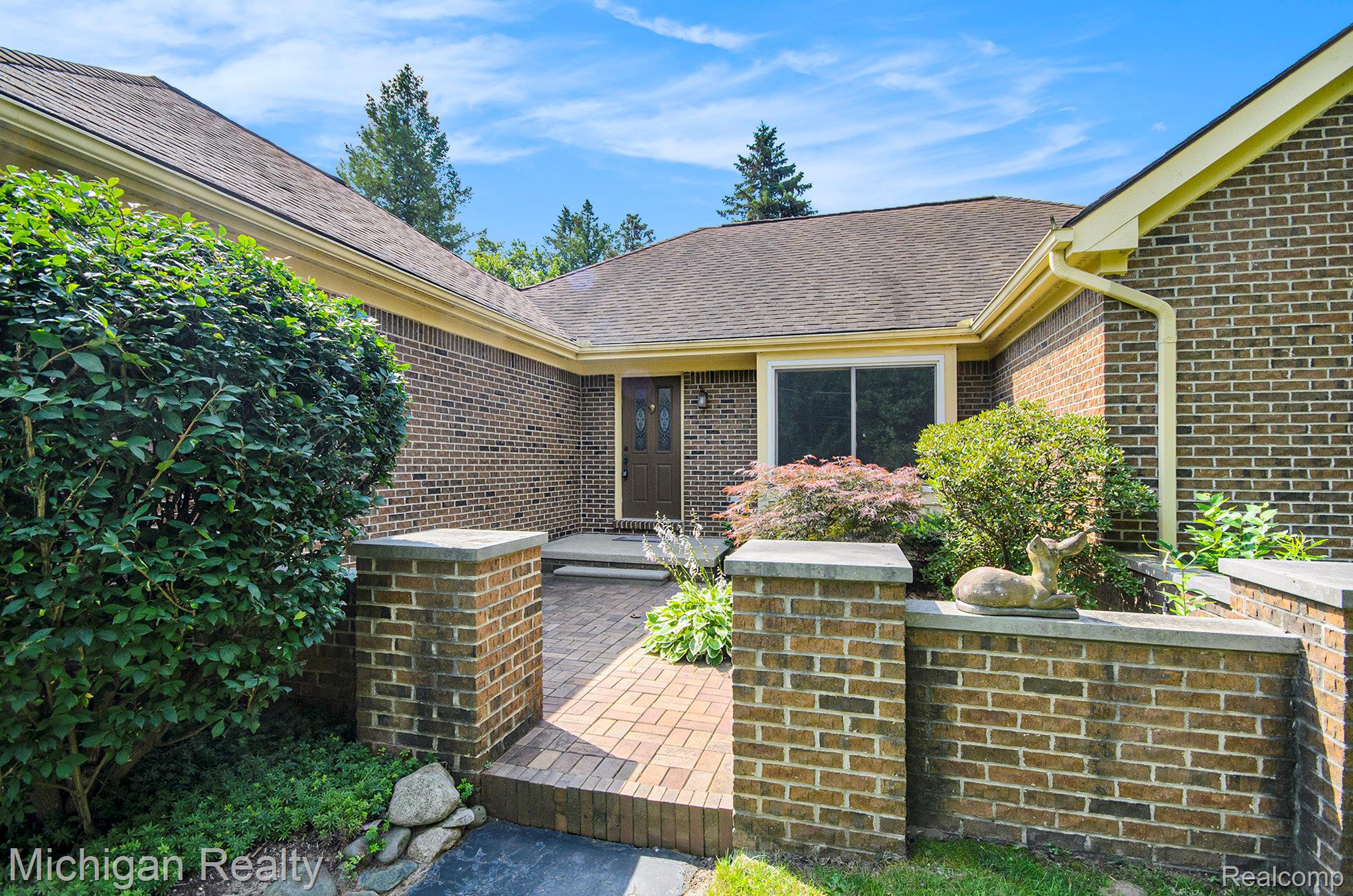 3531 E COMMERCE Road