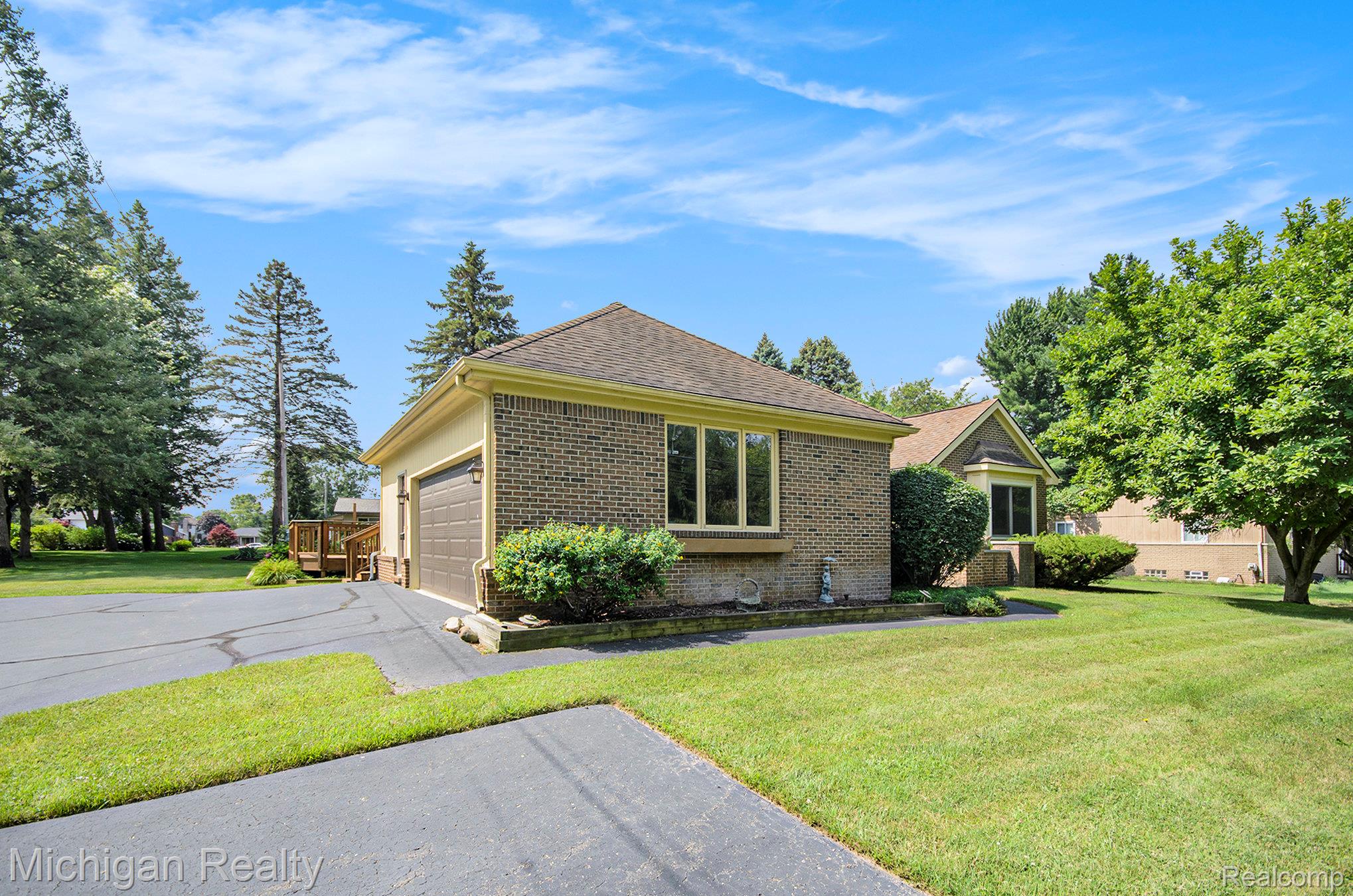 3531 E COMMERCE Road