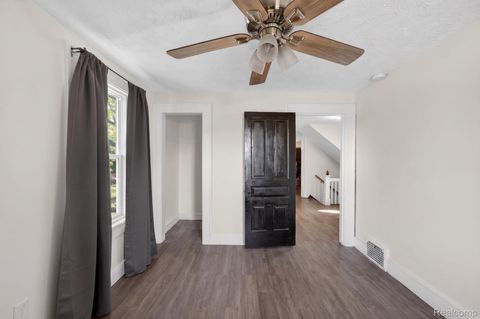Tiny photo for 925 W Kalamazoo Street, Lansing City, MI 48915 (MLS # 20261039658)