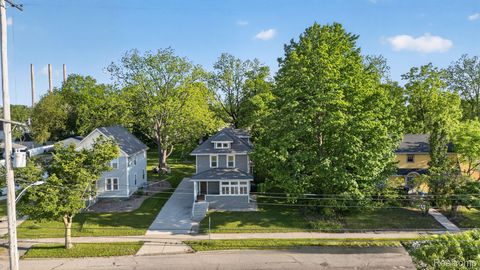 Tiny photo for 925 W Kalamazoo Street, Lansing City, MI 48915 (MLS # 20261039658)