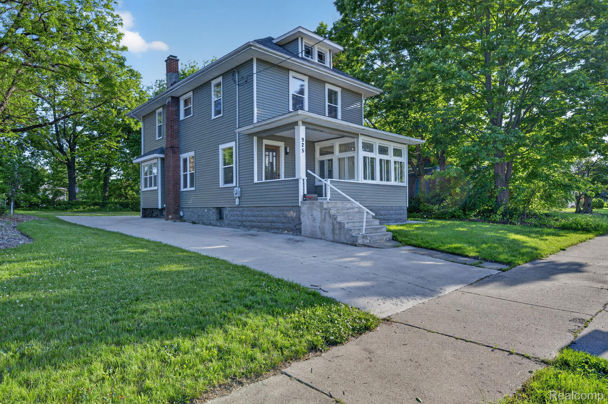 925 W Kalamazoo Street