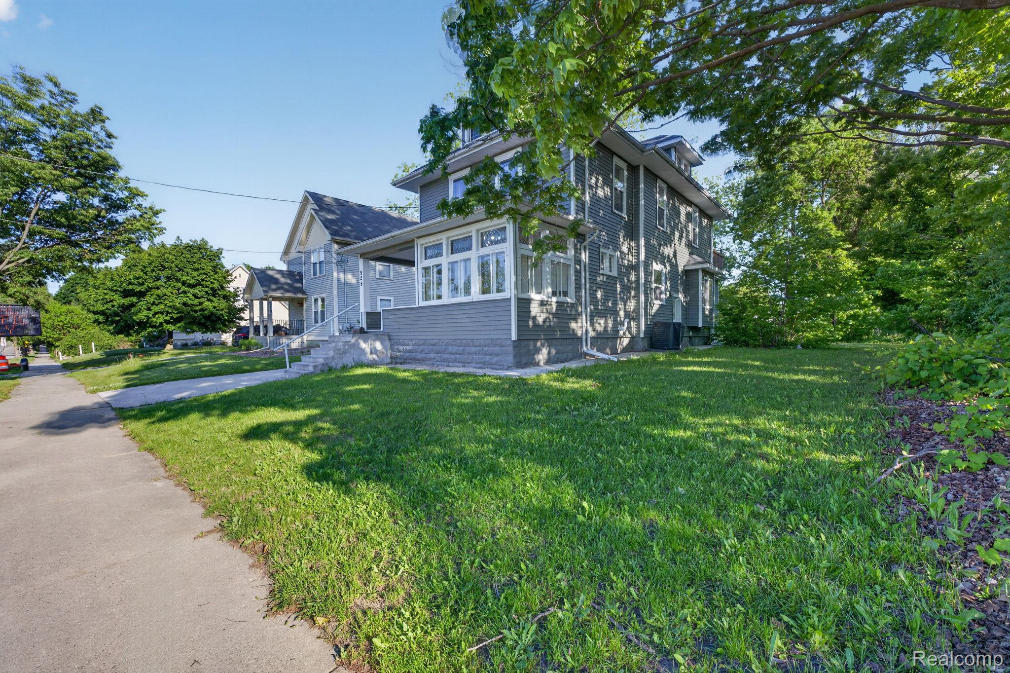925 W Kalamazoo Street