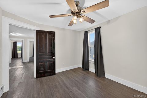 Tiny photo for 925 W Kalamazoo Street, Lansing City, MI 48915 (MLS # 20261039658)