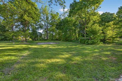Tiny photo for 925 W Kalamazoo Street, Lansing City, MI 48915 (MLS # 20261039658)