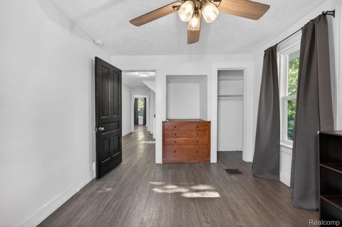 Tiny photo for 925 W Kalamazoo Street, Lansing City, MI 48915 (MLS # 20261039658)