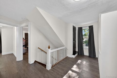 Tiny photo for 925 W Kalamazoo Street, Lansing City, MI 48915 (MLS # 20261039658)