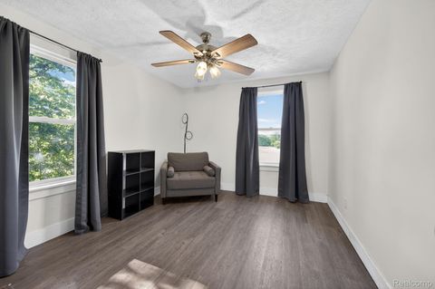 Tiny photo for 925 W Kalamazoo Street, Lansing City, MI 48915 (MLS # 20261039658)