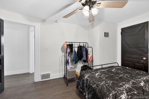 Tiny photo for 925 W Kalamazoo Street, Lansing City, MI 48915 (MLS # 20261039658)
