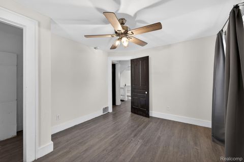 Tiny photo for 925 W Kalamazoo Street, Lansing City, MI 48915 (MLS # 20261039658)