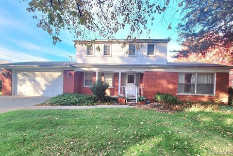2415 OTTER Street Warren City MI 48092