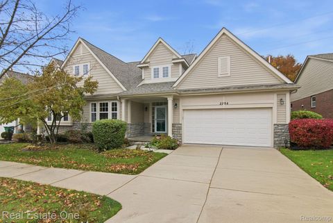 2294 Calibouge 31 Commerce Charter Township MI 48382
