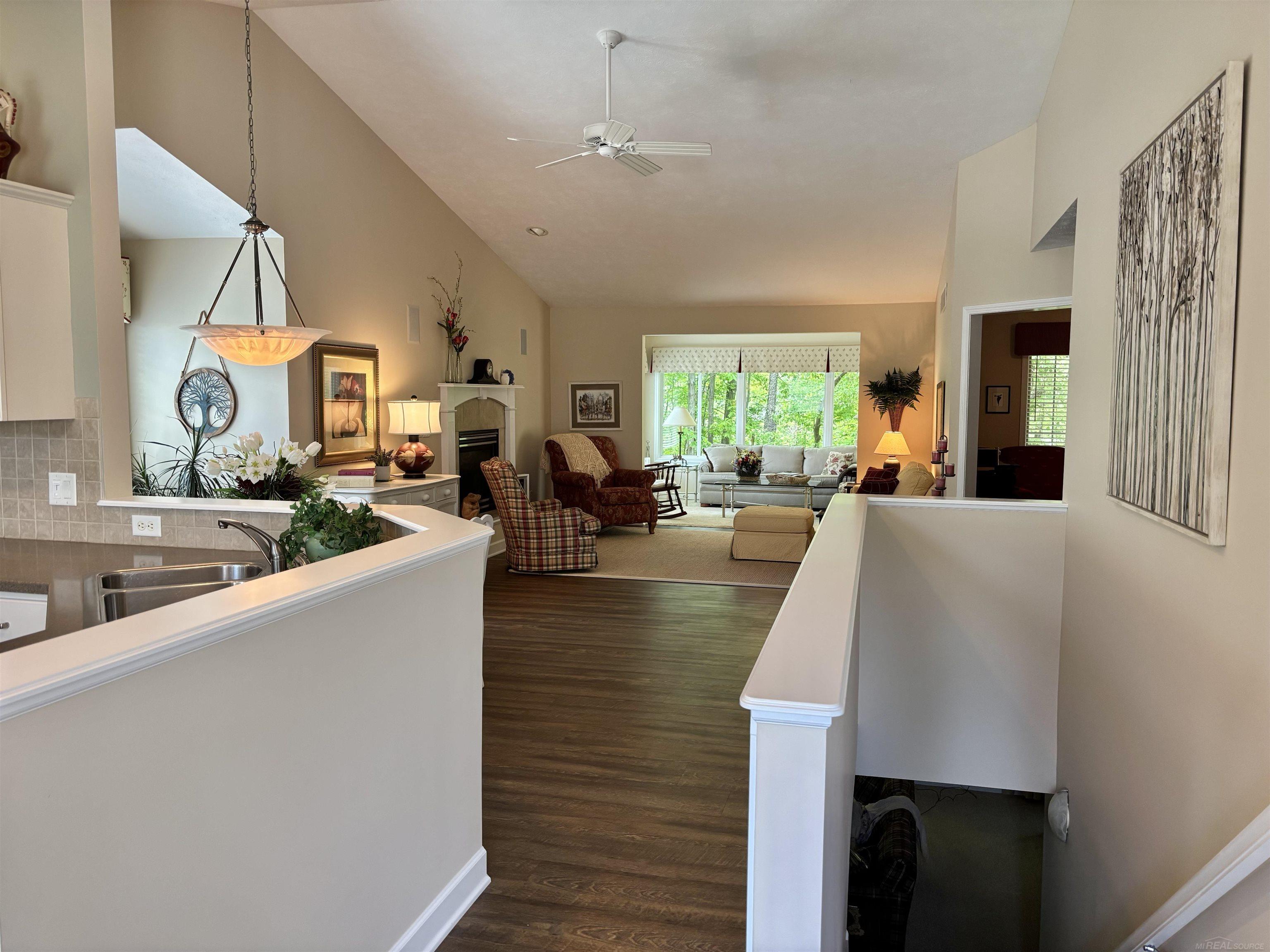 1753 NE Sanderling Court