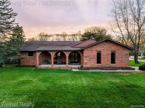 Photo of 53659 Wolf Drive, Shelby Charter Township, MI 48316 (MLS # 20261021244)