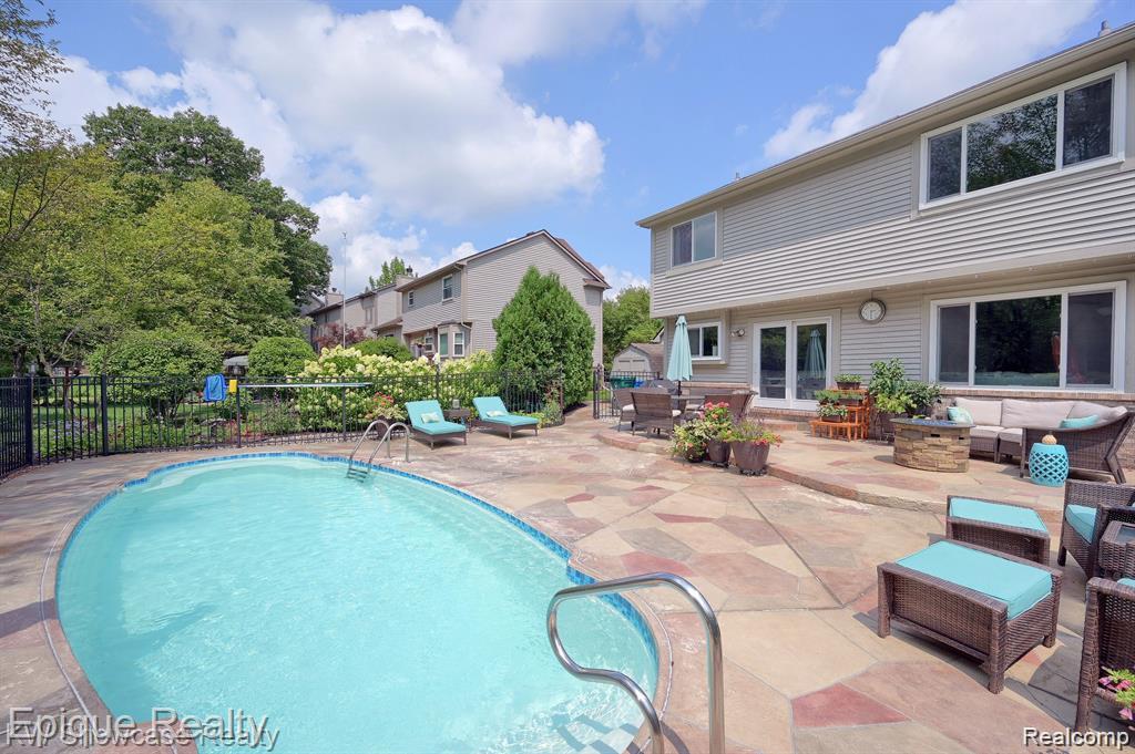 5421 Wentworth Drive