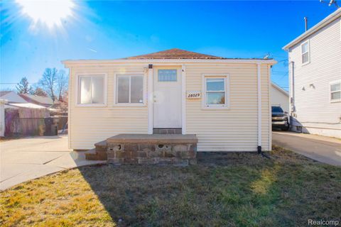 28029 Rosemont Street Roseville City MI 48066