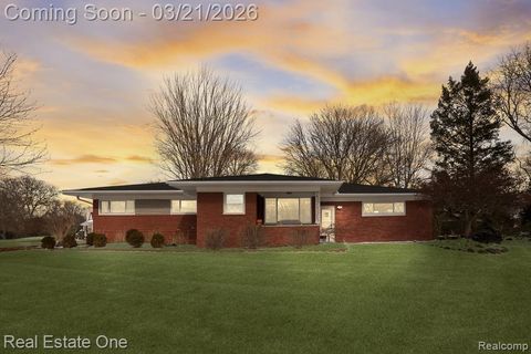 395 Wimpole Drive Rochester Hills City MI 48309