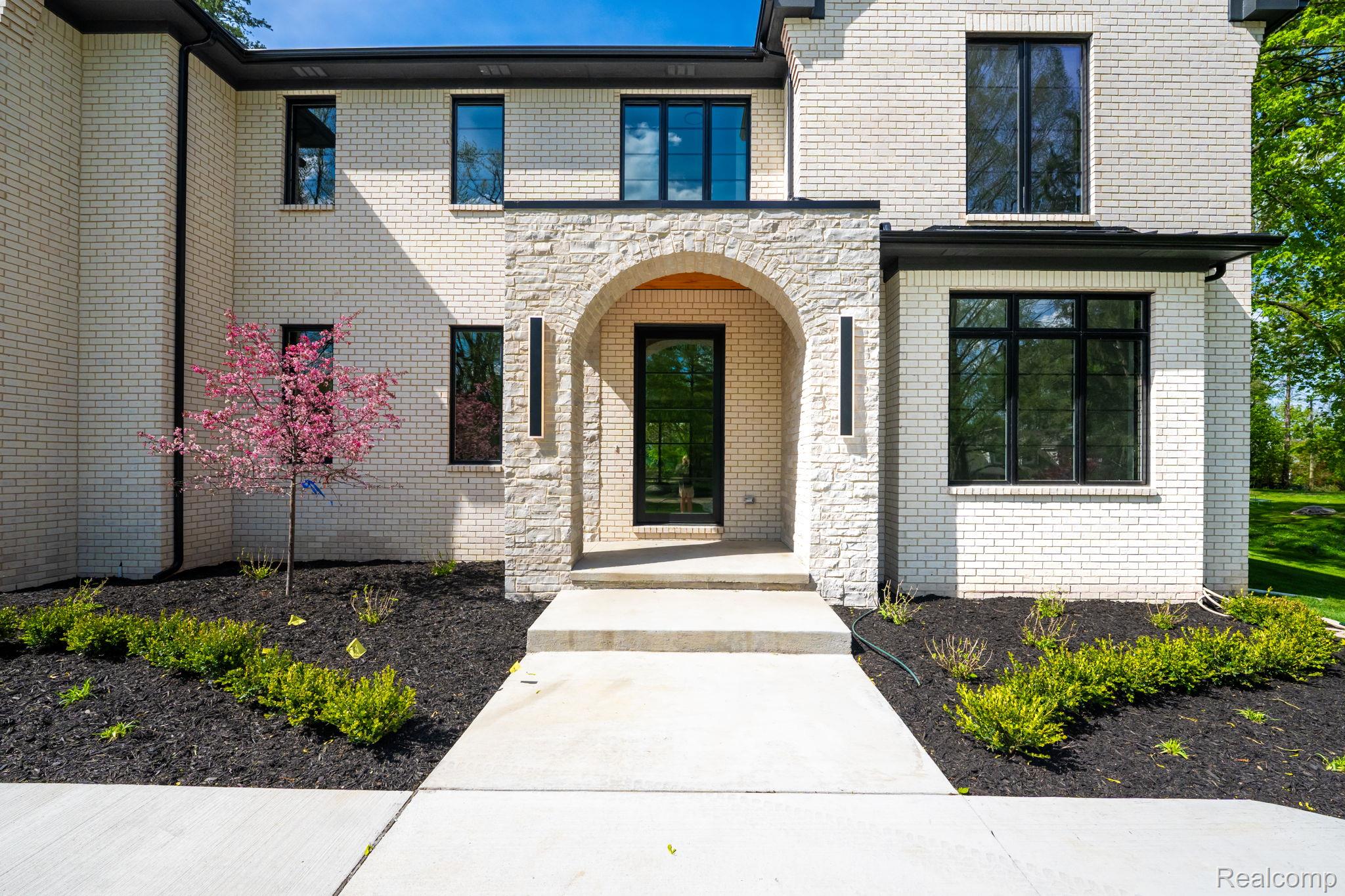 4546 Niagara Lane