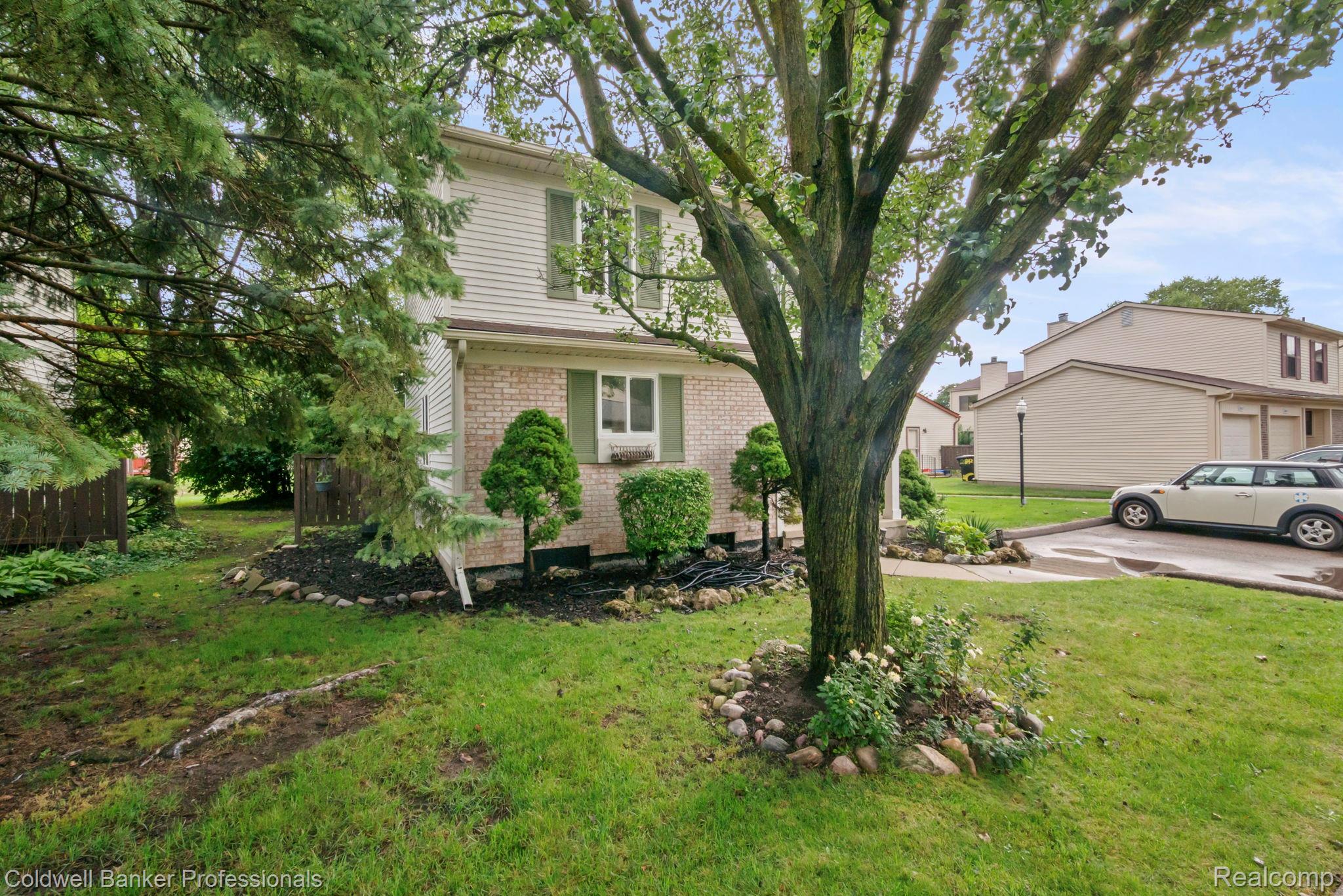 2838 Roundtree Drive