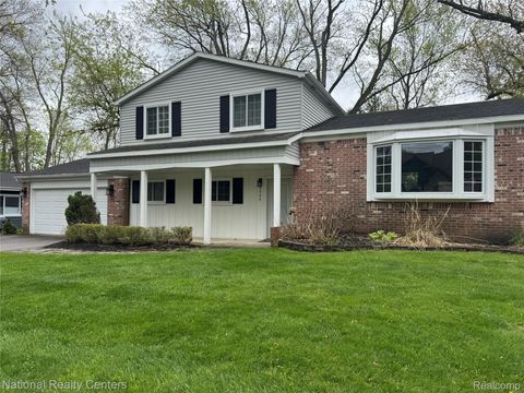Photo of 5585 Birdview Heights, Orchard Lake Village City, MI 48324 (MLS # 20261029799)