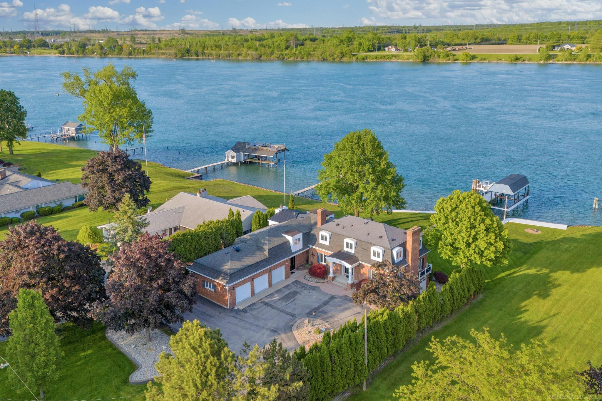 4243 River Road Road