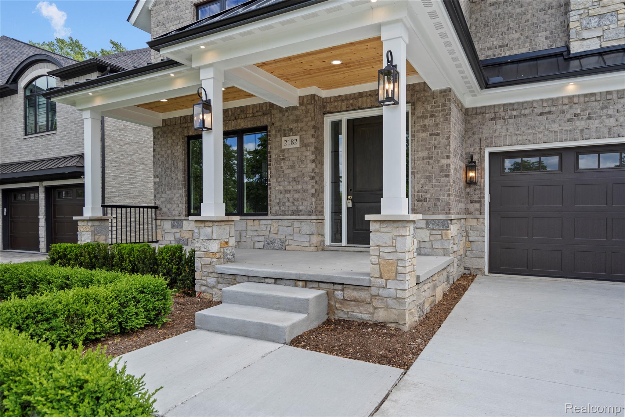 2182 BUCKINGHAM Avenue