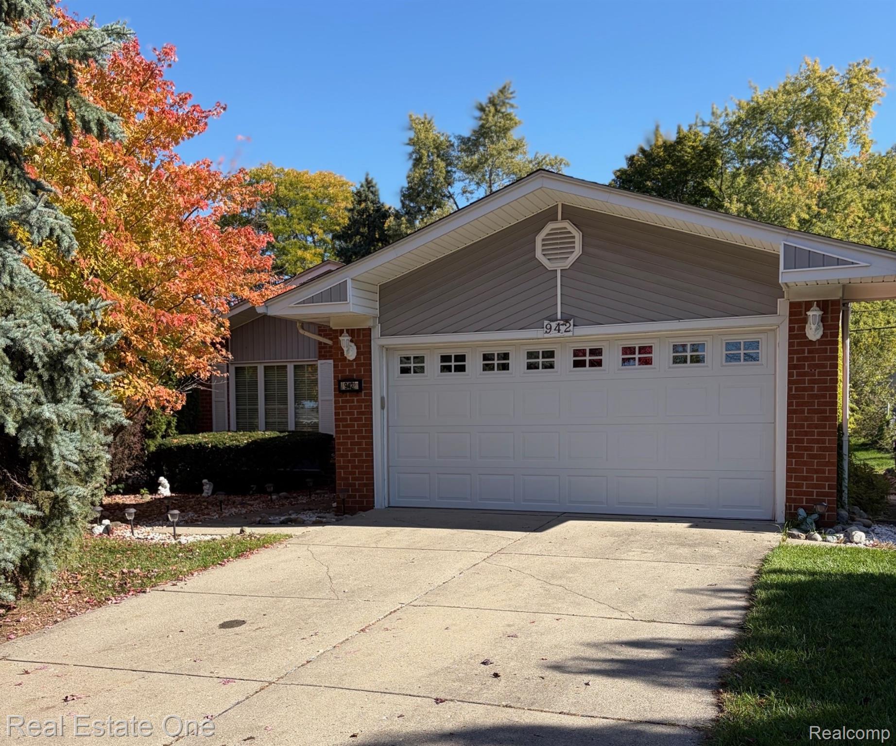 942 Kenilworth Place