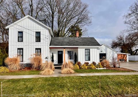 210 Center Street Fenton City MI 48430