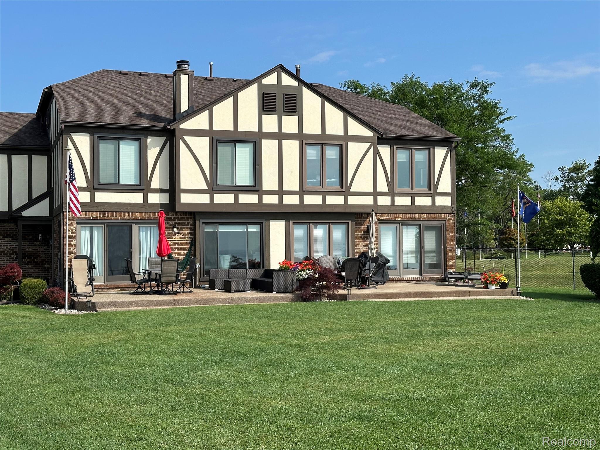 104 Lac Sainte Claire Drive