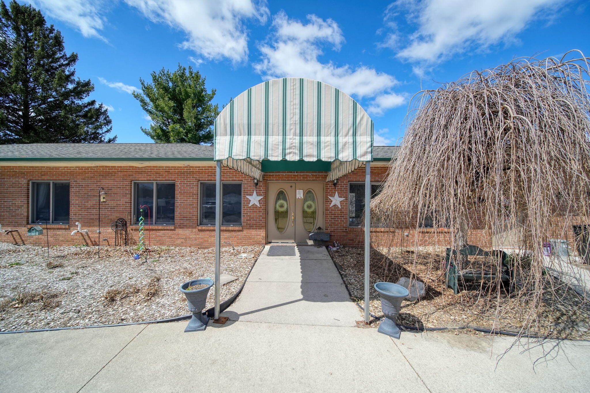5585 Brooklyn Road
