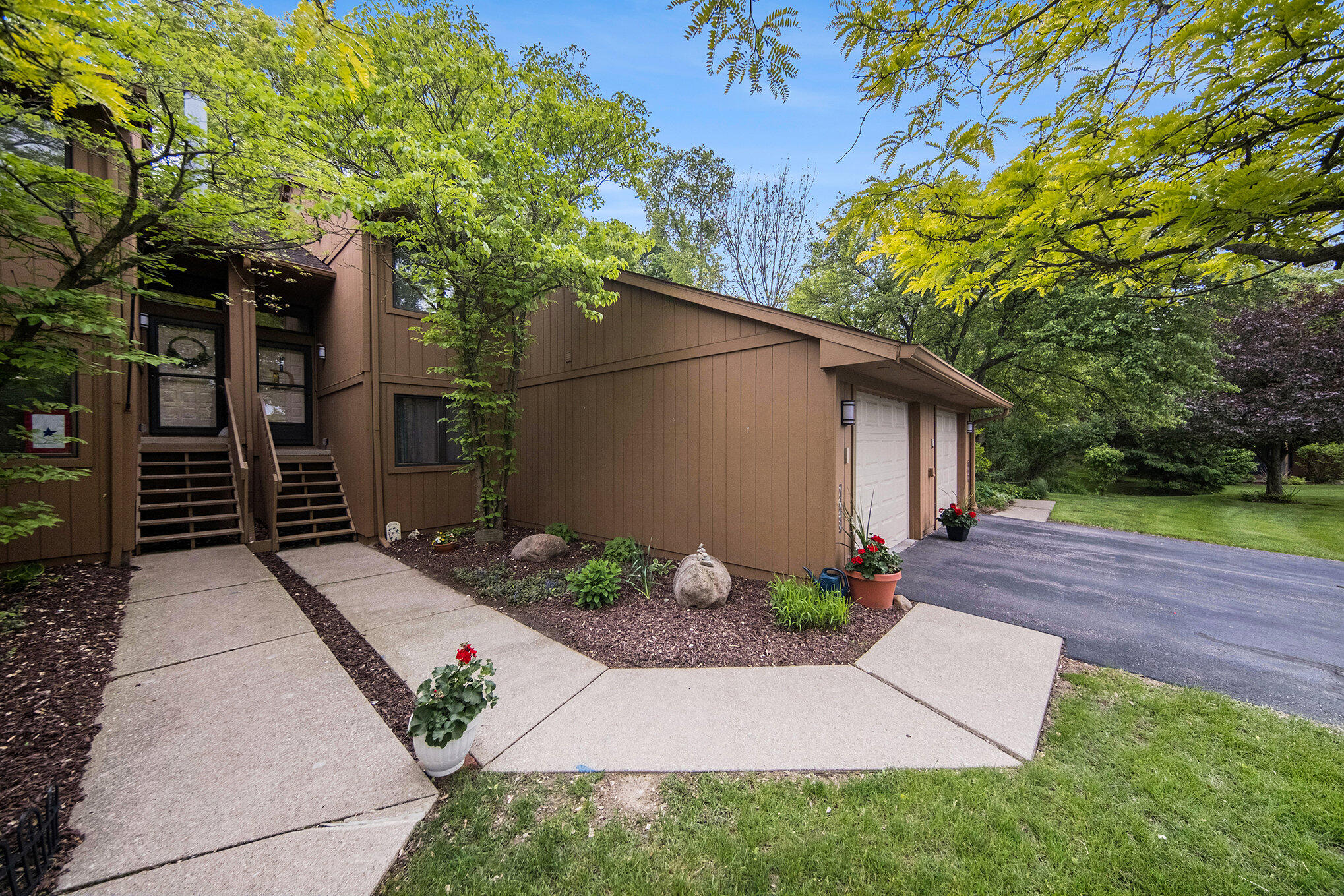 7643 Cottonwood Lane