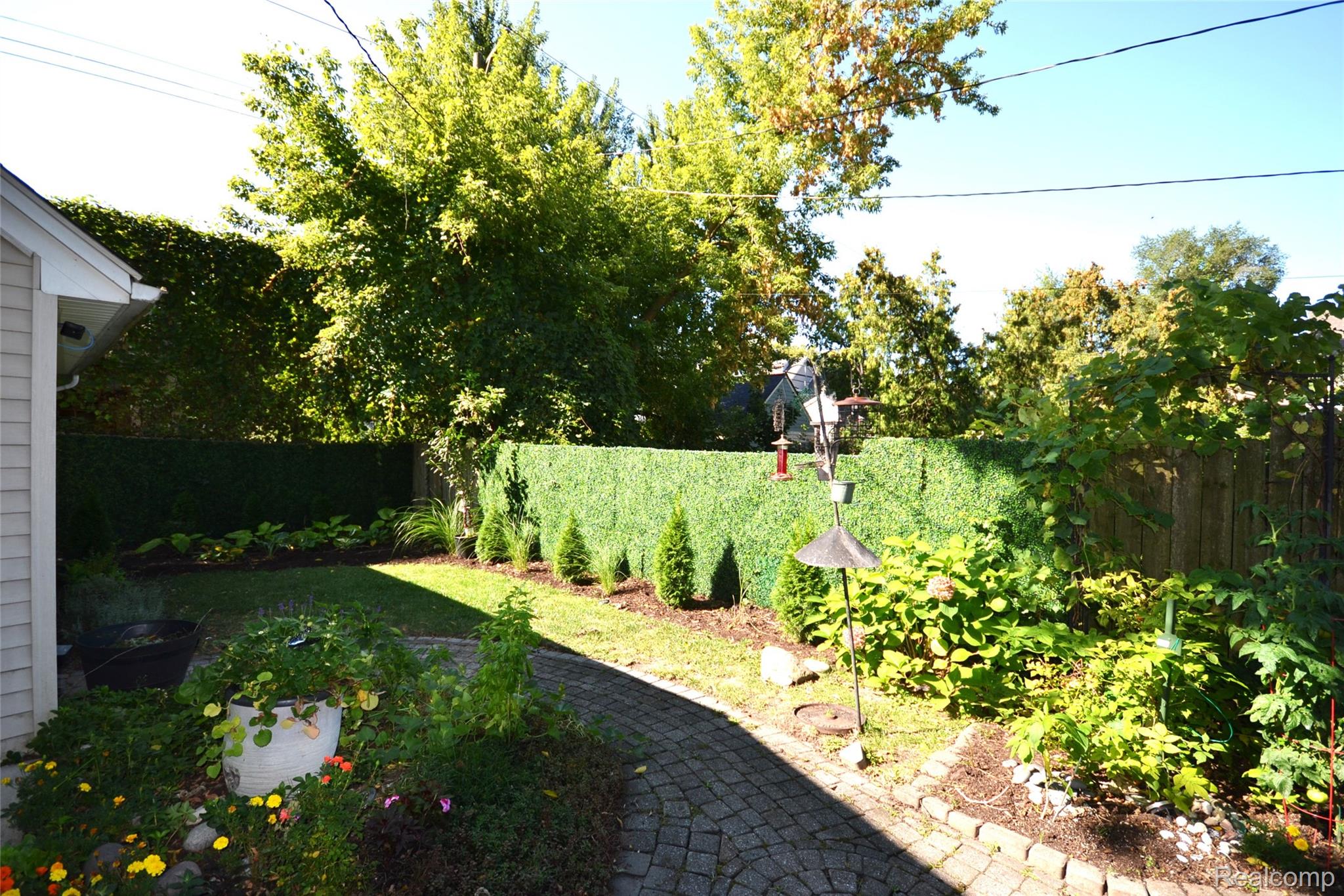 Birmingham City, Michigan 48009, United States, 3 Bedrooms Bedrooms, ,3 BathroomsBathrooms,Residential,Active,235087