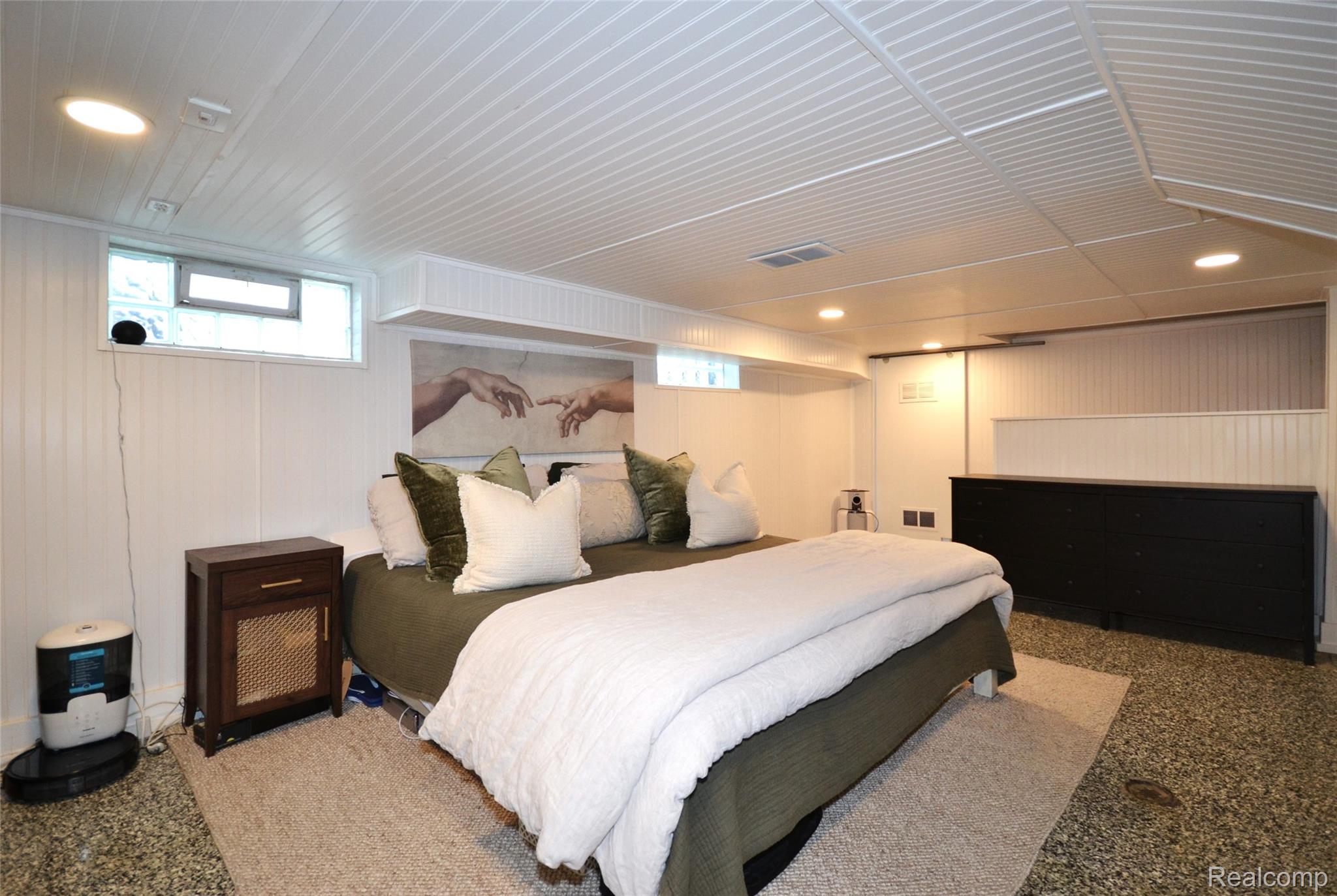 Birmingham City, Michigan 48009, United States, 3 Bedrooms Bedrooms, ,3 BathroomsBathrooms,Residential,Active,235087