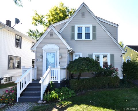 1268 Davis Avenue Birmingham City MI 48009