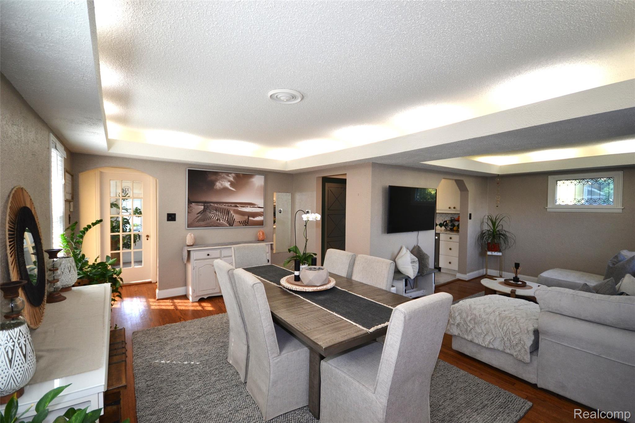 Birmingham City, Michigan 48009, United States, 3 Bedrooms Bedrooms, ,3 BathroomsBathrooms,Residential,Active,235087