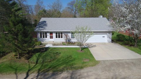 10082 BEECHWOOD Drive Hamburg Township MI 48169