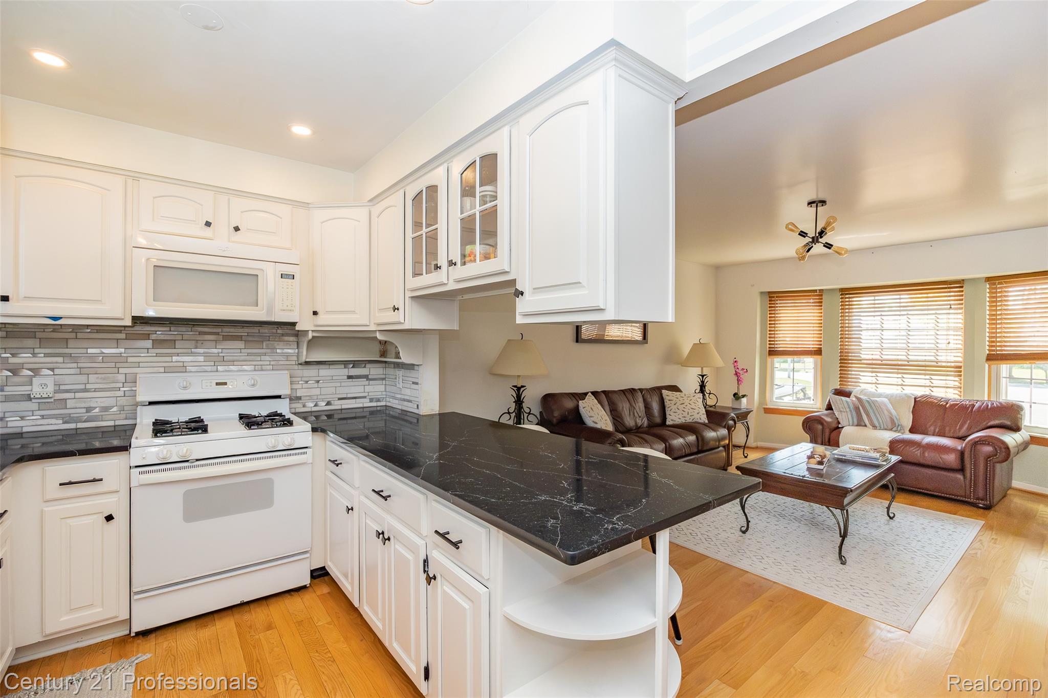 808 Oak Ridge Court
