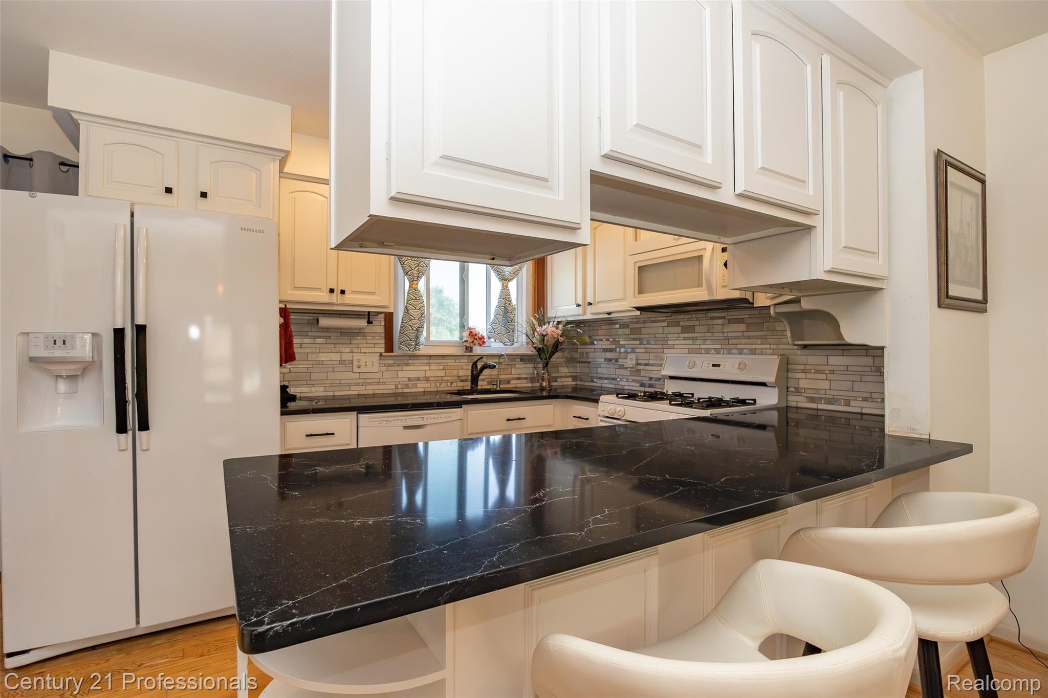 808 Oak Ridge Court