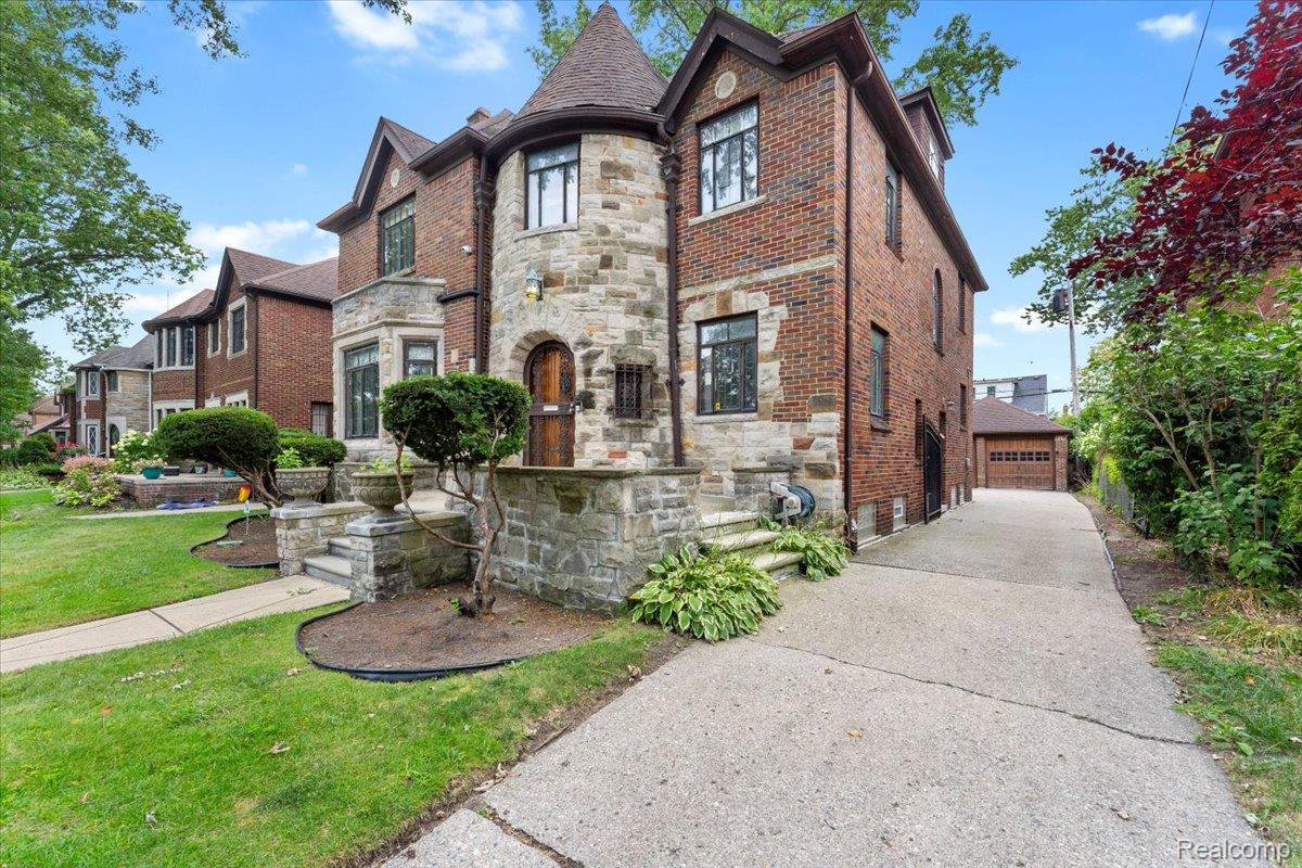 17555 Muirland