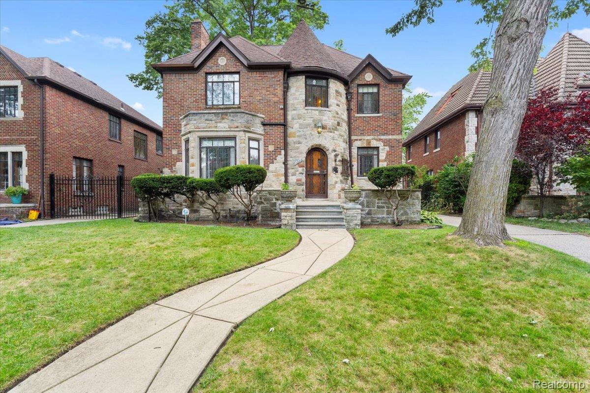 17555 Muirland