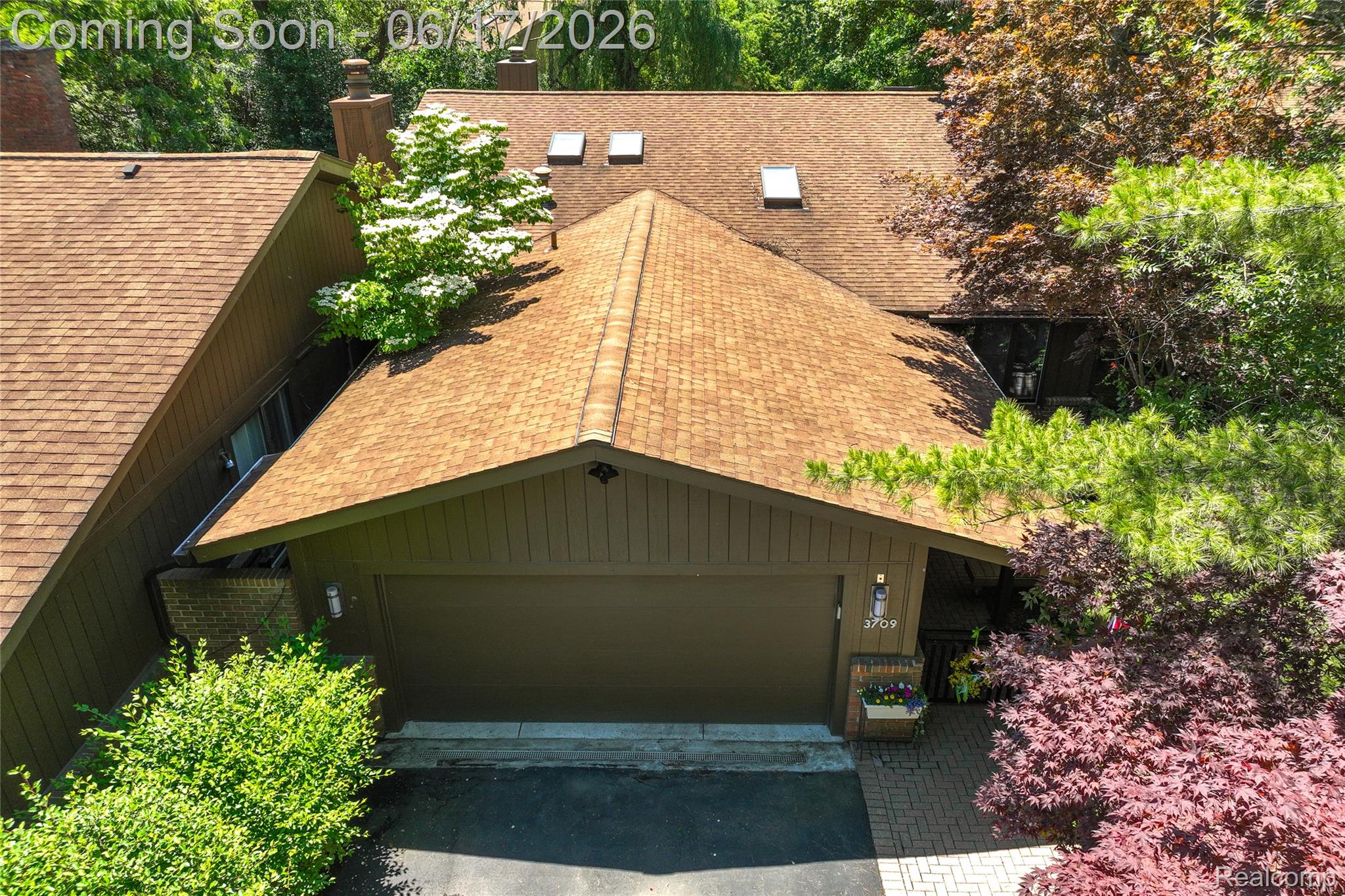 3709 Wabeek Lake Drive W