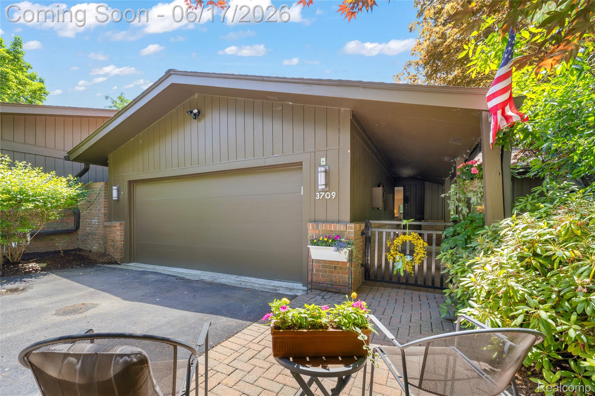 3709 Wabeek Lake Drive W