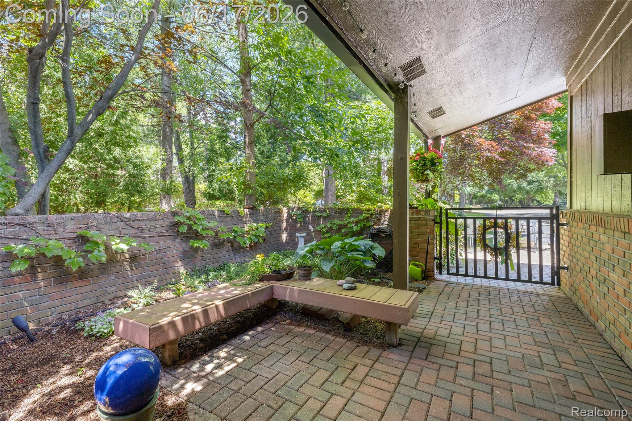 3709 Wabeek Lake Drive W