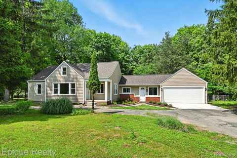 24220 Simmons Avenue Southfield City MI 48033