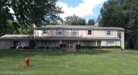 29585 Woodhaven Lane Southfield City MI 48076