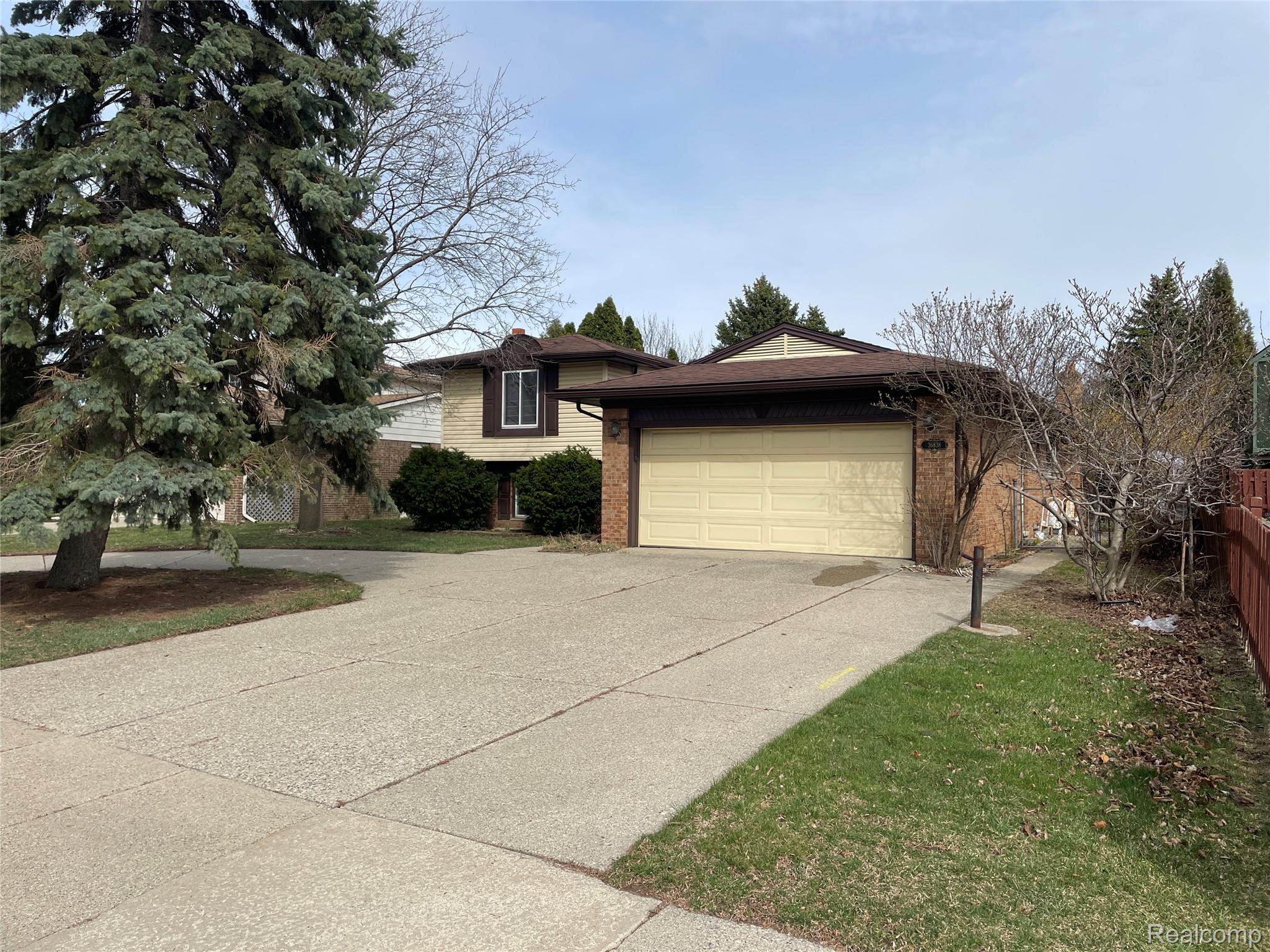 36838 E Russell Court E