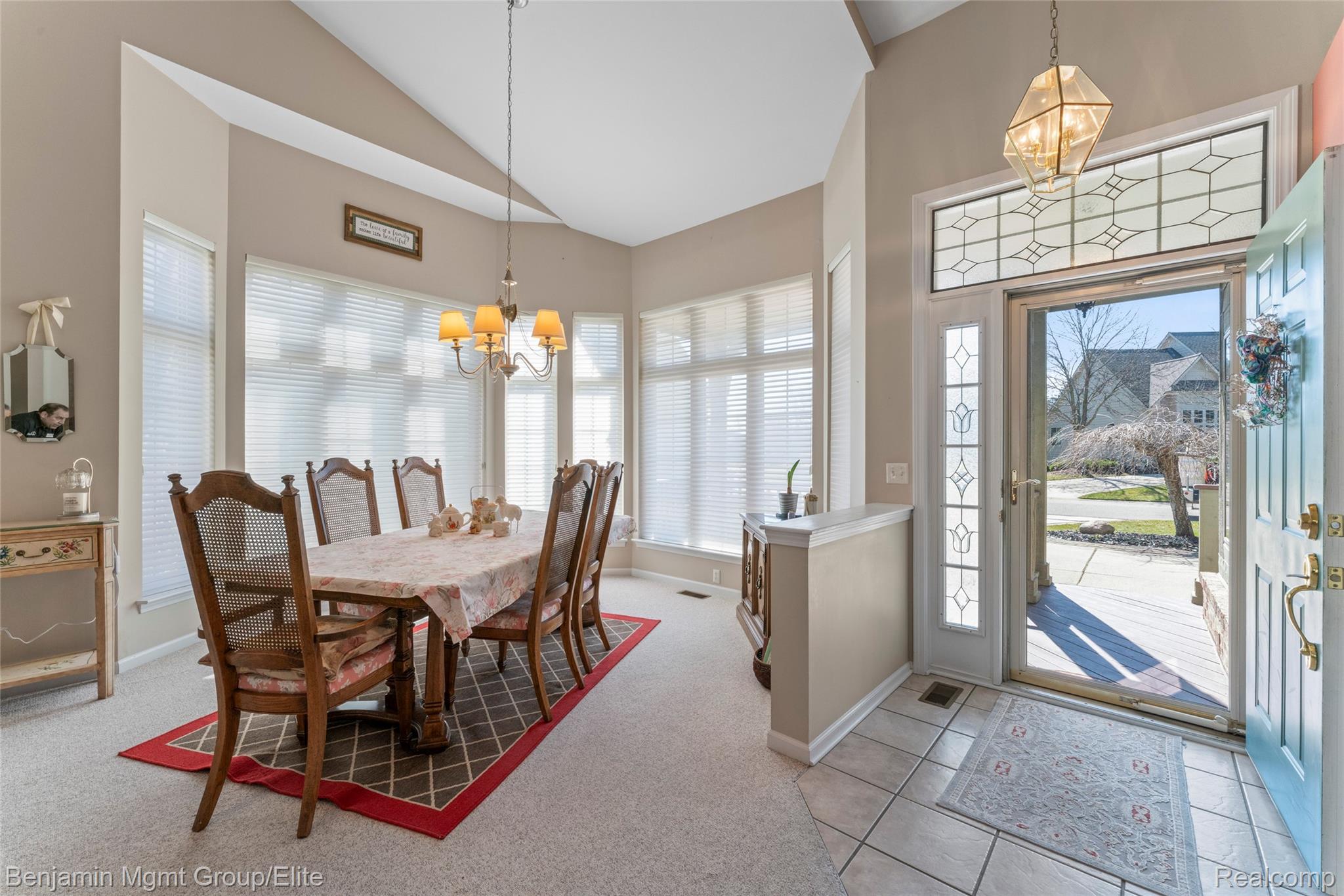 5380 Versailles Avenue