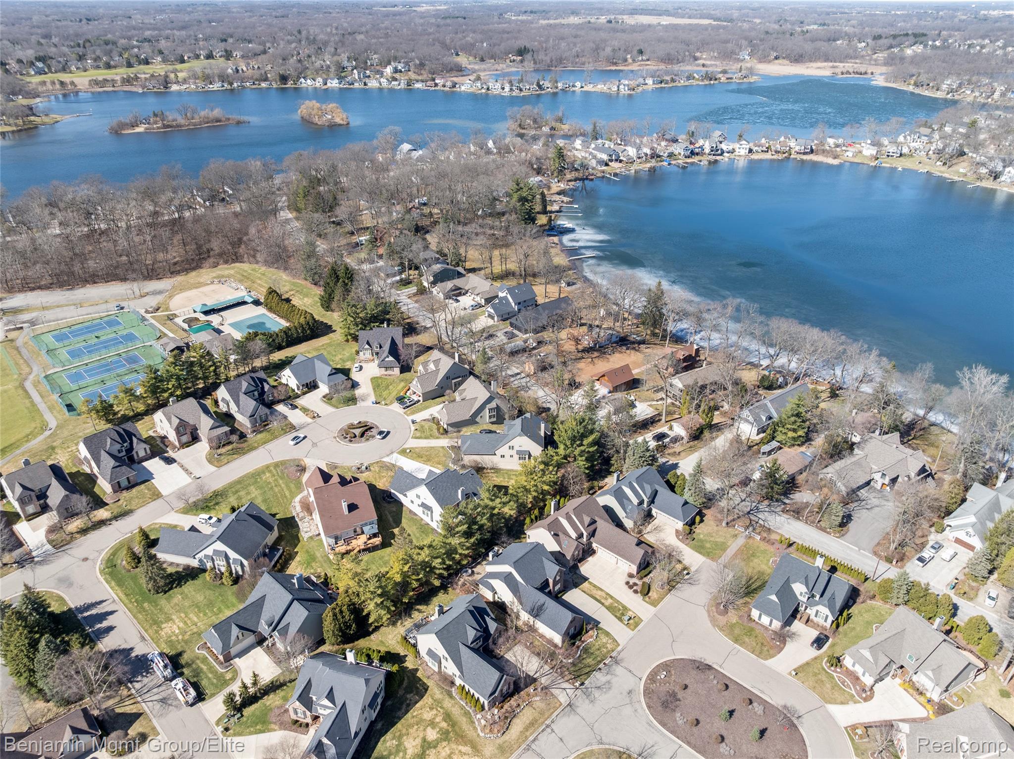 5380 Versailles Avenue