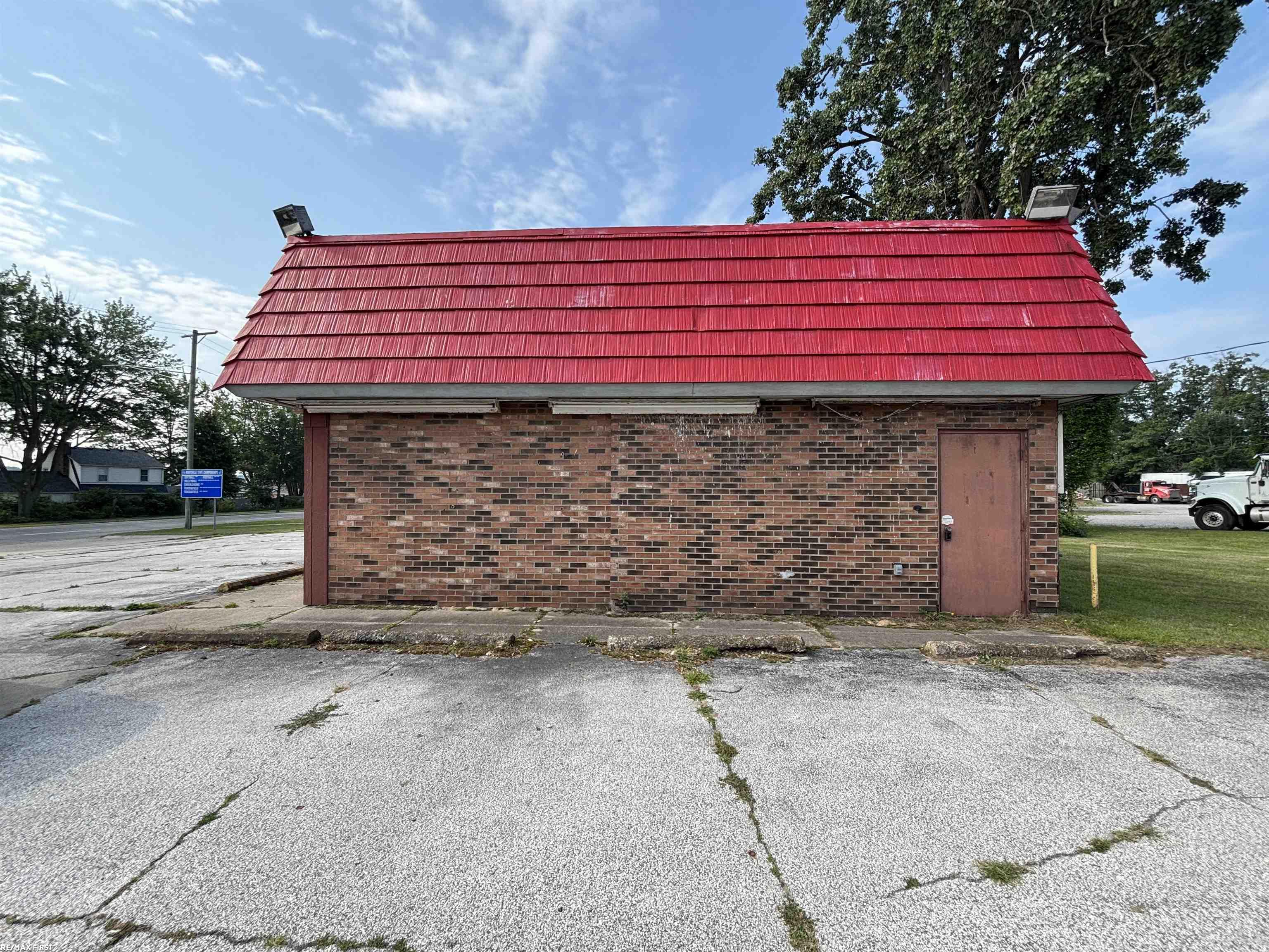 10 Gratiot Boulevard