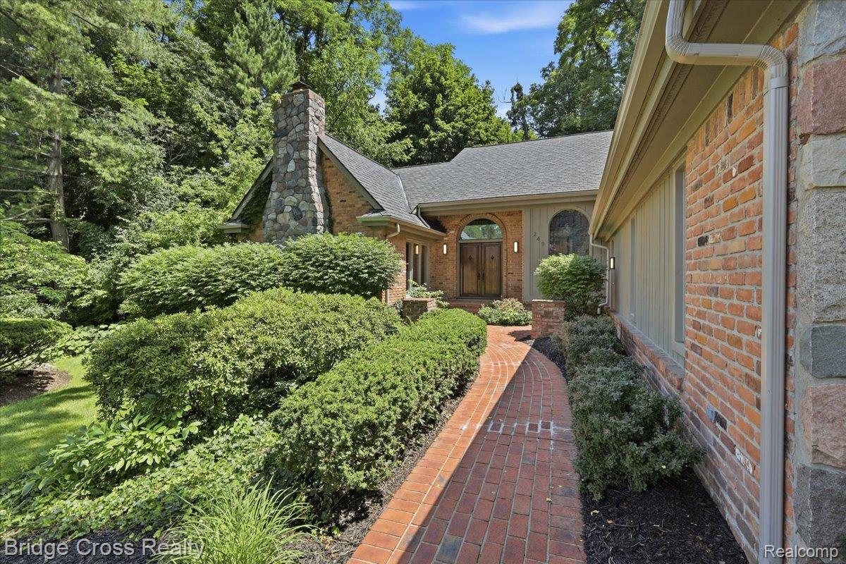 249 Norcliff Drive
